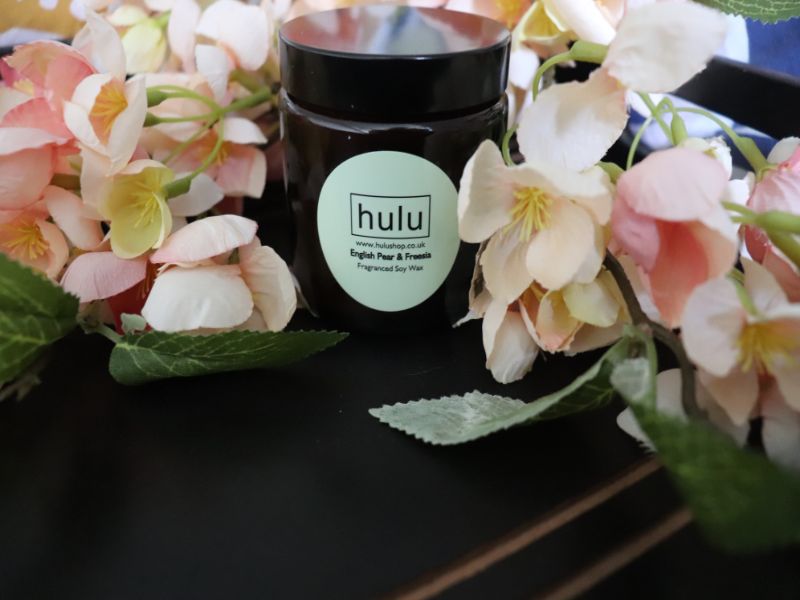 Hulu English Pear and Freesia Soy Candle