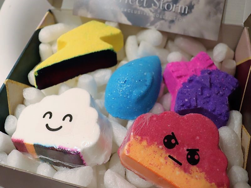 Pretty Suds April 2021 Bath Bomb Box | Review