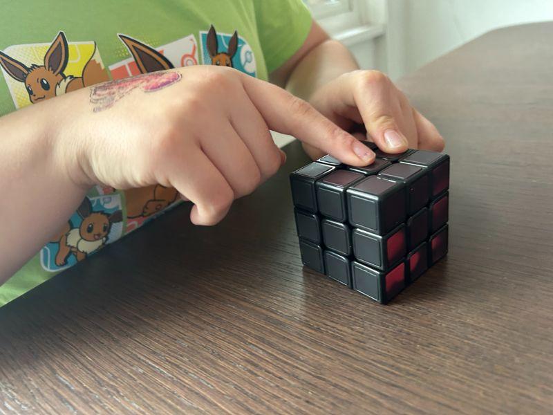 Rubik's Phantom is a new way to solve a Rubik! ⋆ Jupiter & Dann