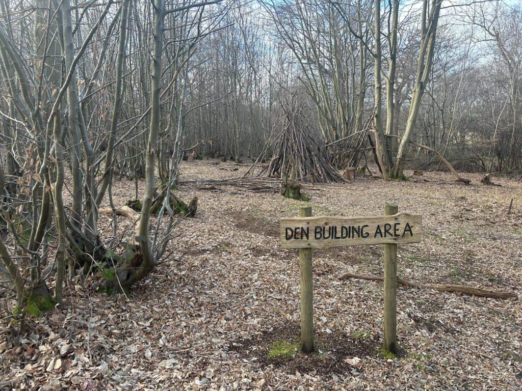 Building Dens at Parndon Wood Nature Reserve