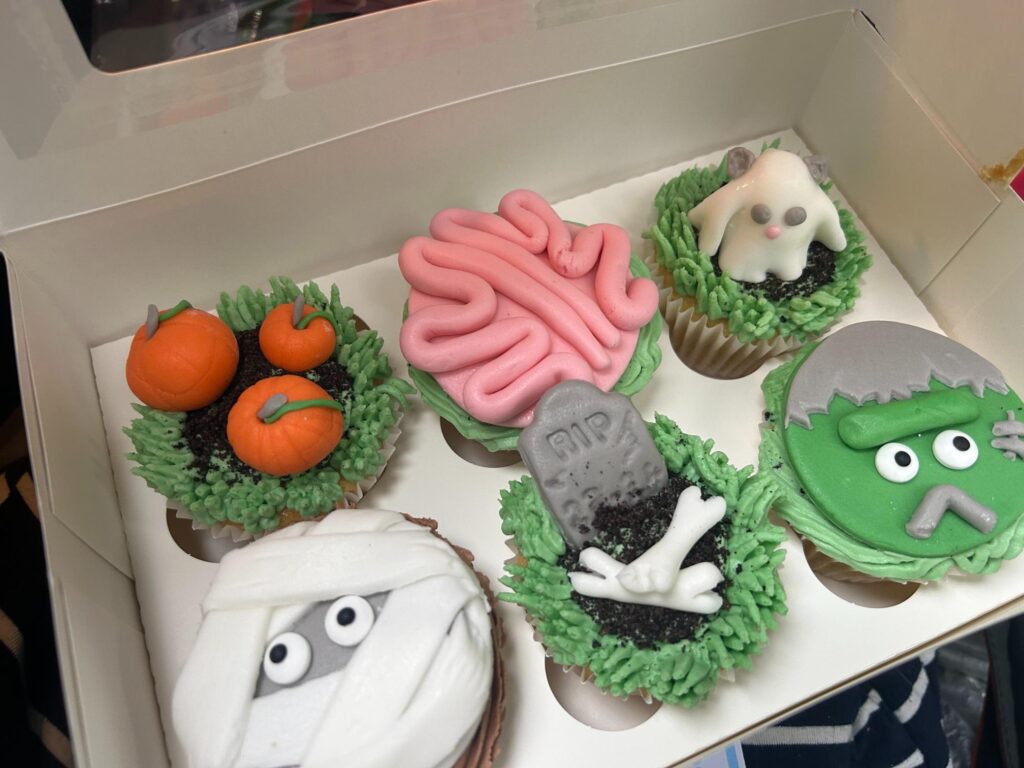 Spooky Cupcake Class with Sweet Designs by Jennie