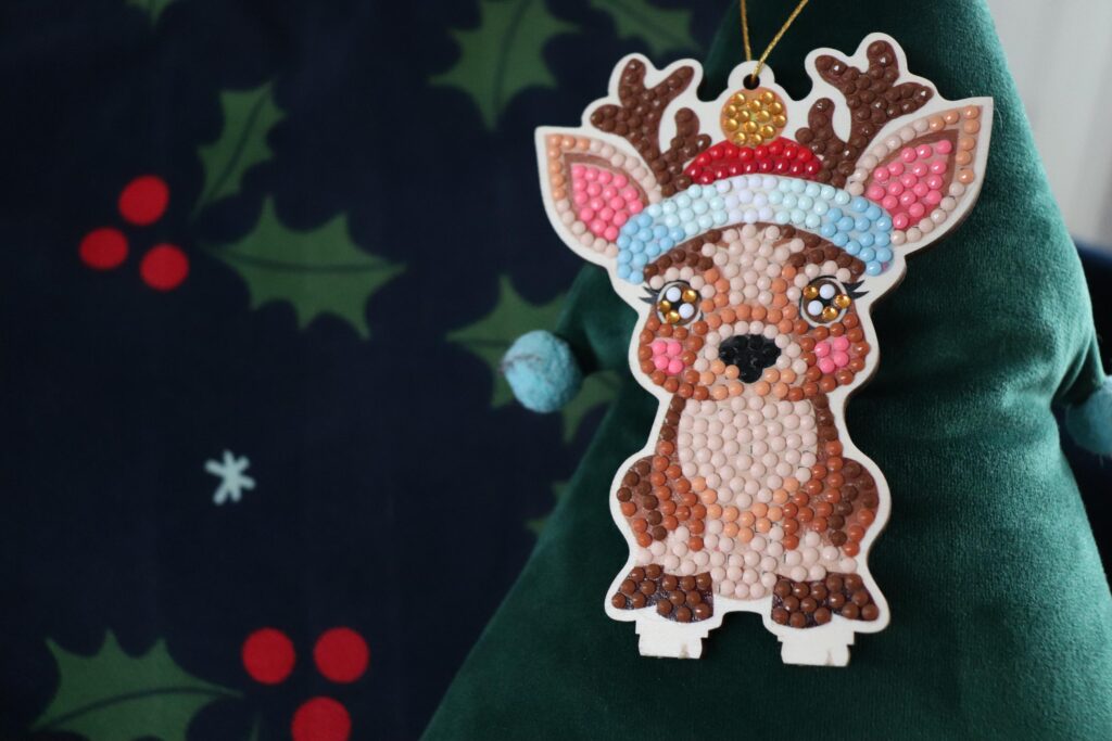 Crystal Art Buddies Festive Series 4 Decoration - Crafting an Ornament