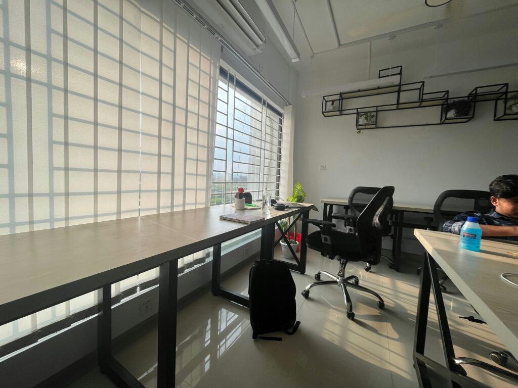Furnishing a Startup? Here’s Why You Should Buy Office Furniture Online