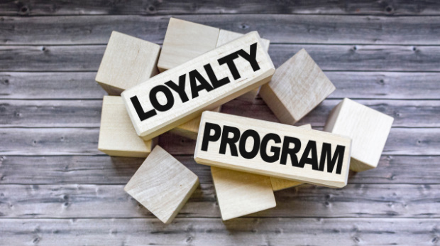 Building B2B Loyalty Programs: Incentives and Rewards to Keep Retailers Coming Back