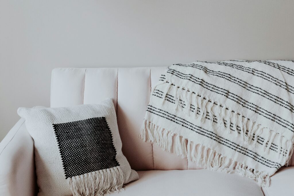 5 must-haves for a cosy modern rustic living room