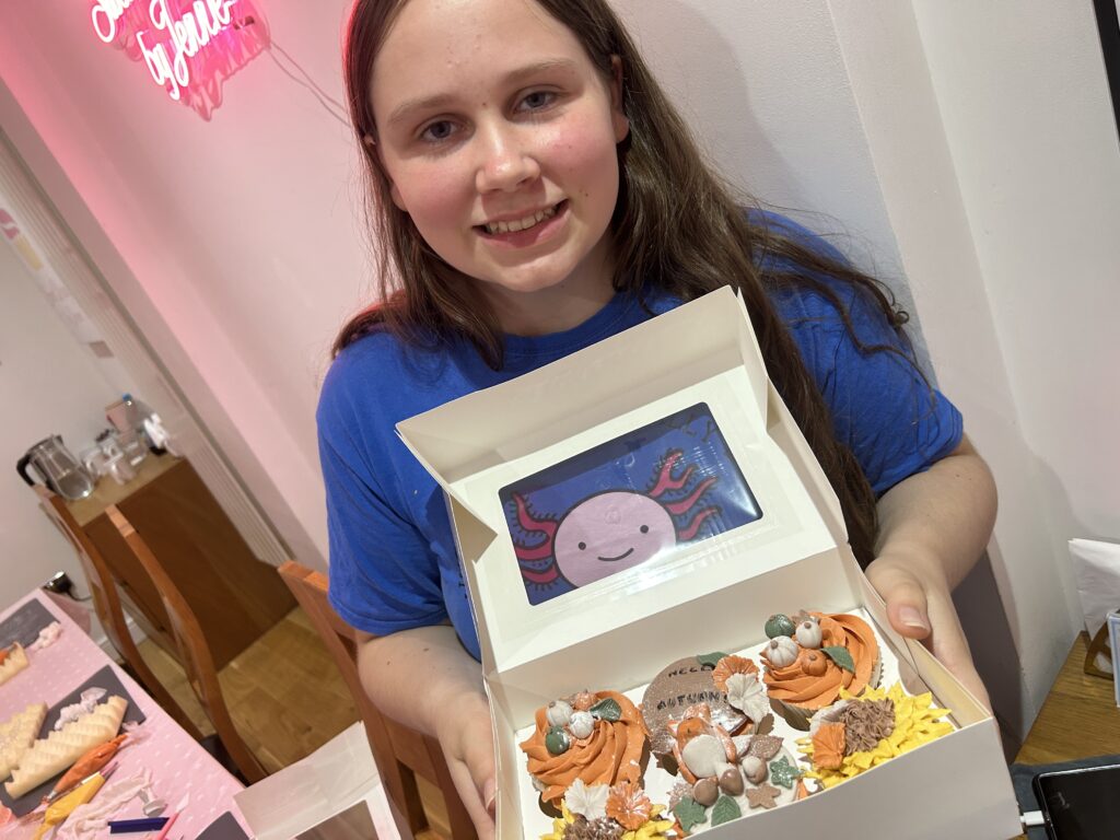 Hello Autumn Cupcake Class with Sweet Designs by Jennie