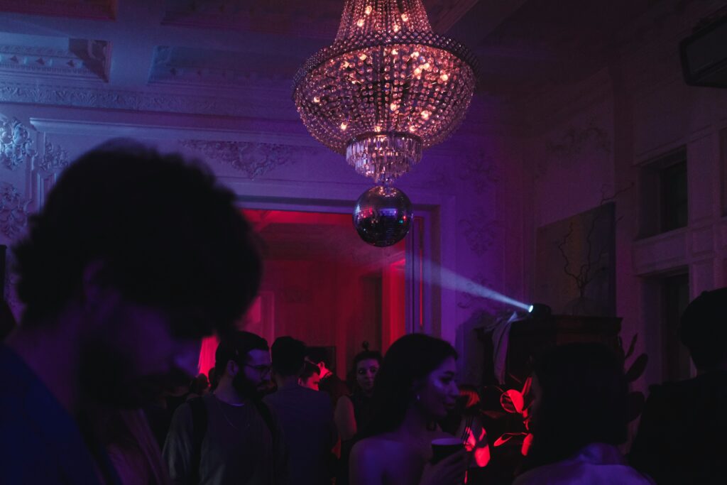 7 Strong Reasons to Choose a Party Hire Service for a More Relaxed Big Event