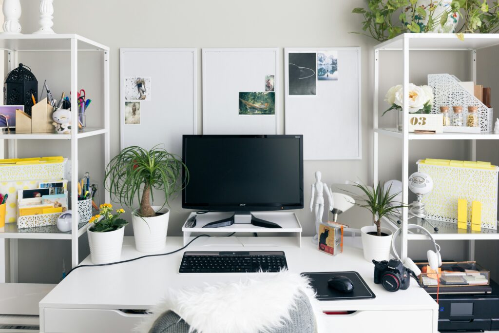 7 Things to Consider Before Buying a Work Desk