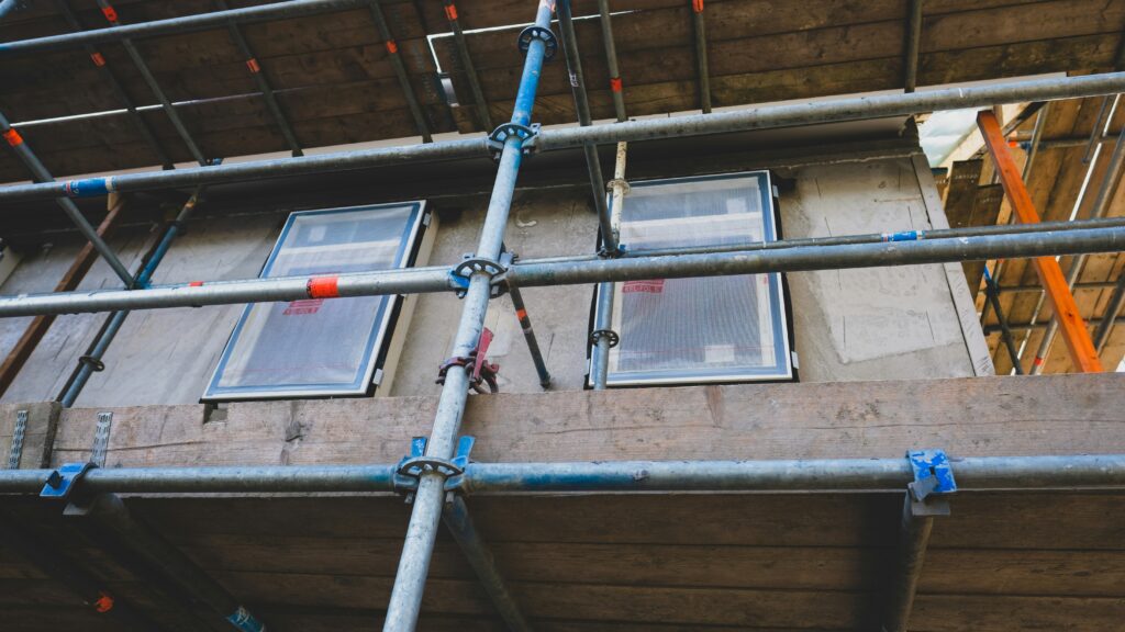 How to Compare Quotes from Window Contractors Effectively