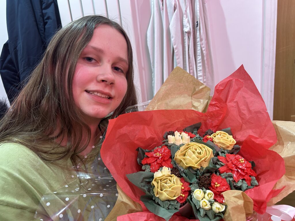 Christmas Bouquet Cupcake Class with Sweet Designs by Jennie