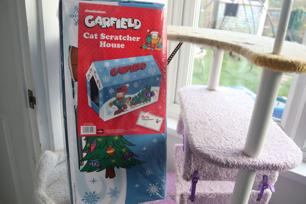 Garfield Christmas House Scratcher - Fun gift for cats!