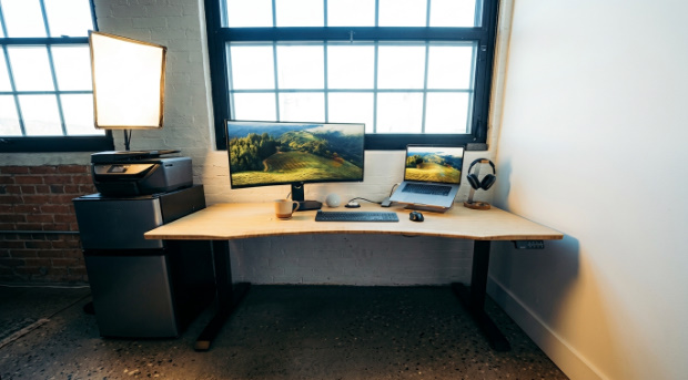 8 Highly Rated Standing Desks for Short People with Back Pain - Desky Wins 2026 Canadian Survey