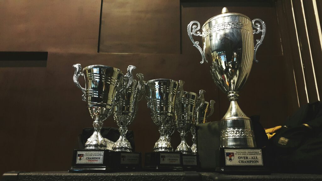 How to Buy Custom Trophies Online That Match Your Event Theme