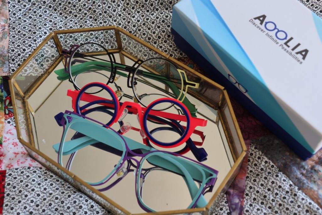 Aoolia Metal Frame Glasses - Bold statements